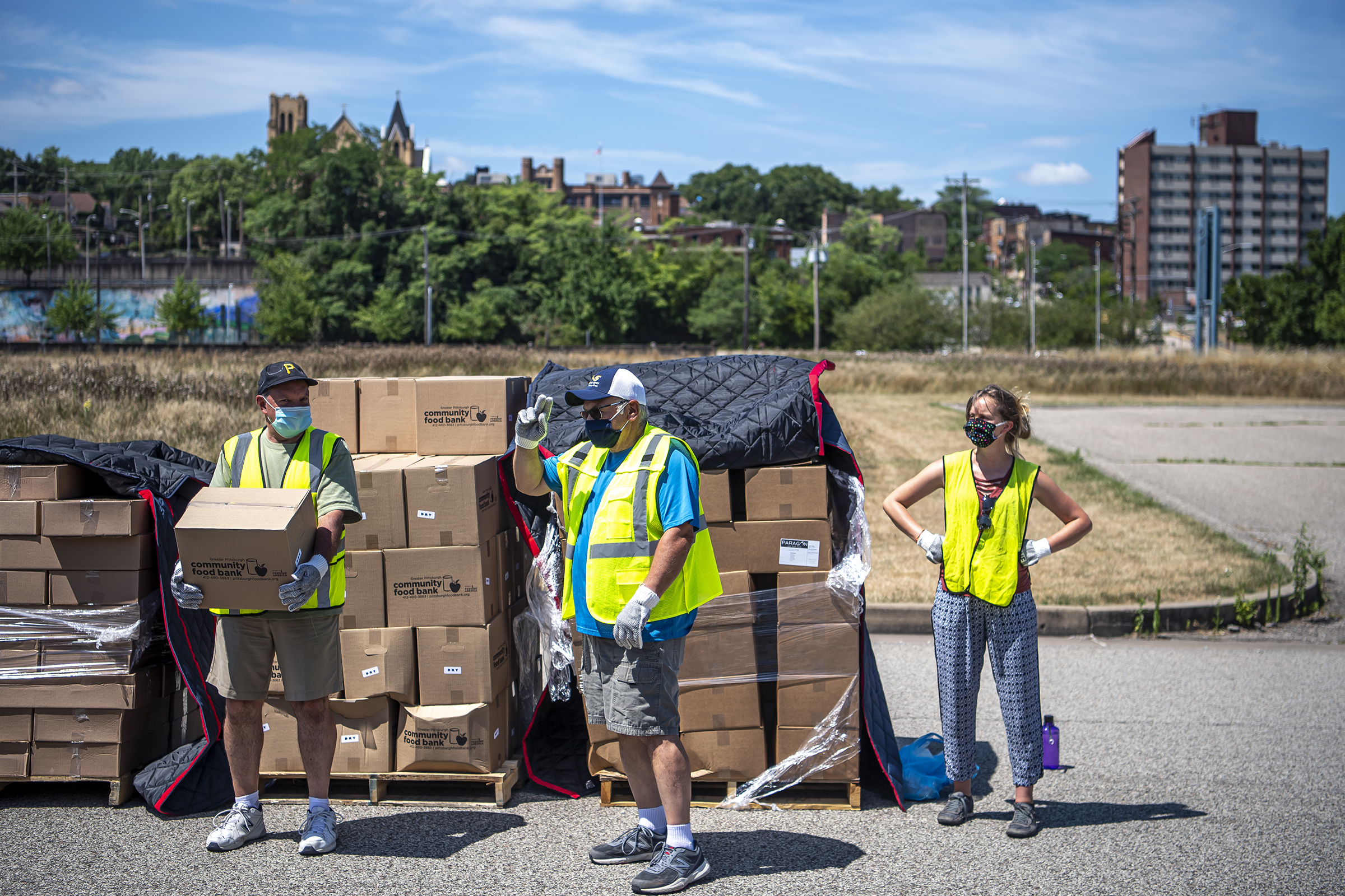 Greater Pittsburgh Community Food Bank Drive-up In Duquesne ...