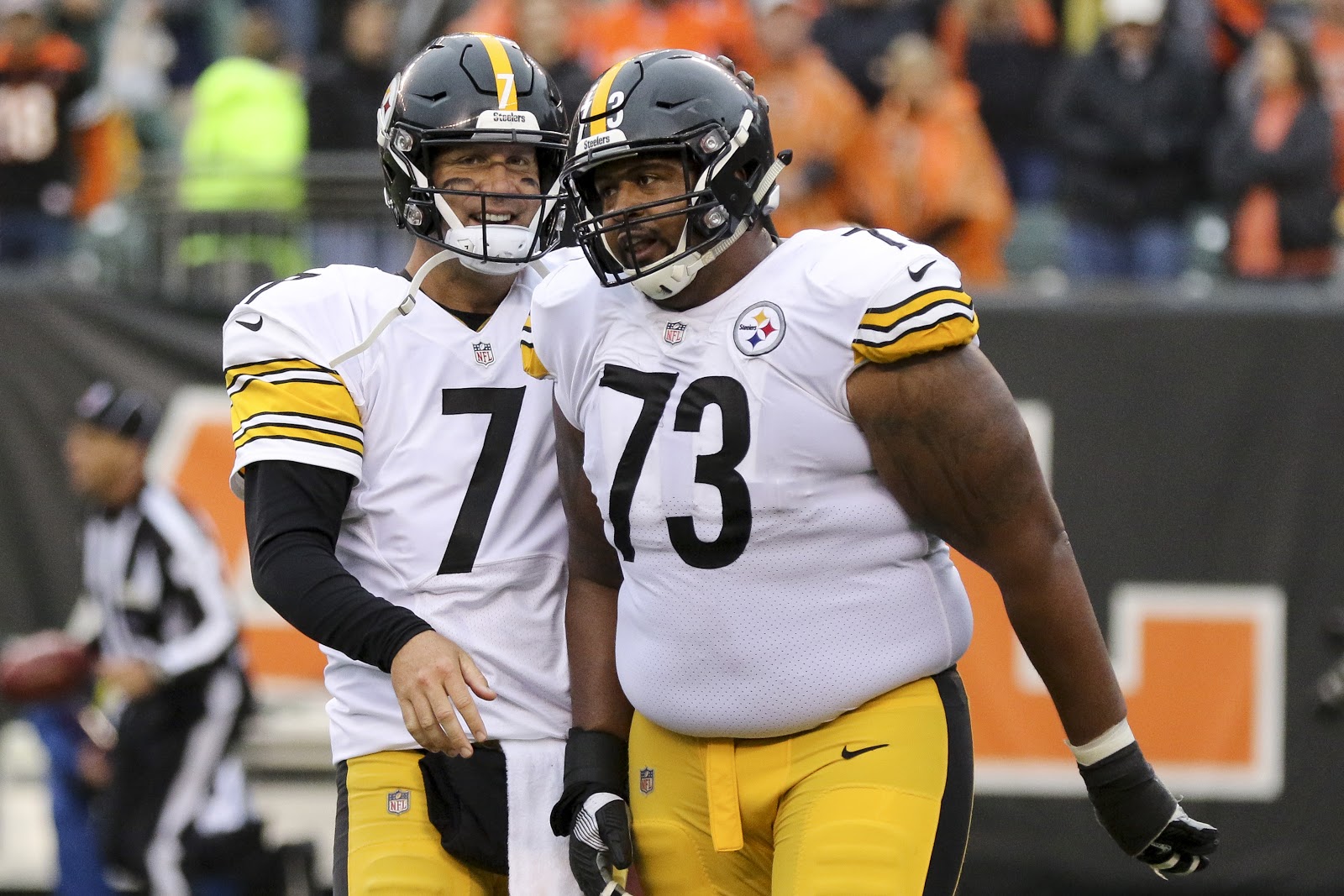 Ben Roethlisberger speaks to Ramon Foster in the second half of a game agai...