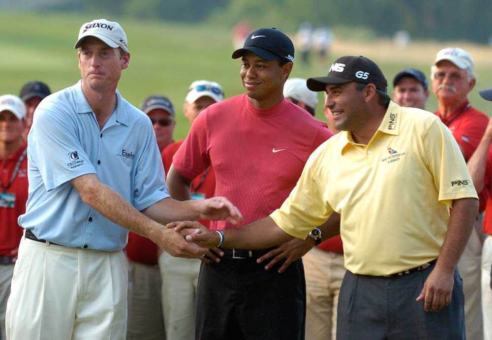 Jim Furyk and Tiger Woods couldn't match Angel Cabrera at Oakmont in 2007. (Robin Rombach/Pittsburgh Post-Gazette)