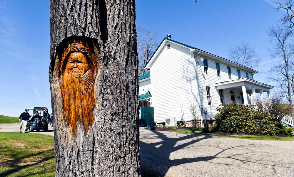 A tree carving greets those who approach the clubhouse at Birdsfoot golf course near Freeport. (Steve Mellon/Post-Gazette)
