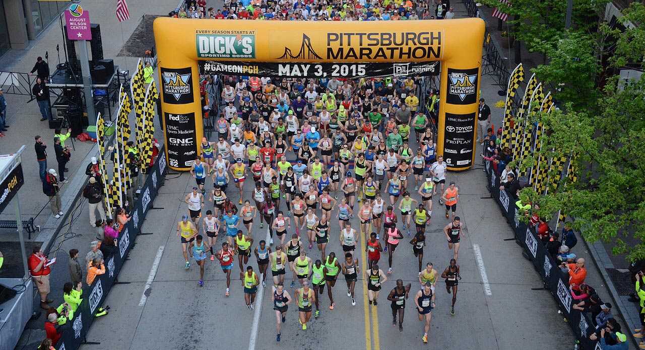 The 2015 Pittsburgh Marathon starts on Liberty Avenue.  (Bob Donaldson/Post-Gazette)