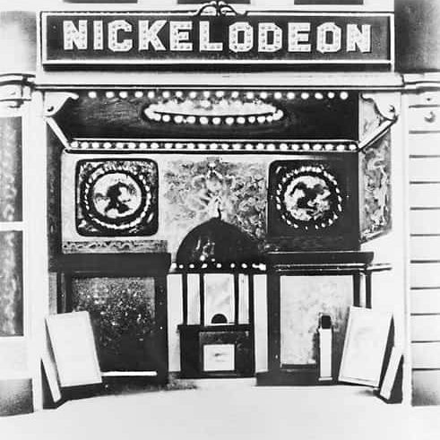 A picture of the exterior of the Smithfield Street Nickelodeon from the November 30, 1907 issue of Moving Picture World Magazine.